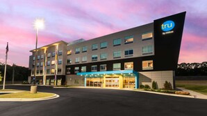 A modern hotel with a prominent 'tru by Hilton' sign, a well-lit entrance, and a parking area. - Tru by Hilton Seneca Clemson (Seneca)
