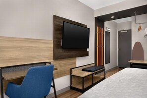 In-room safe, desk, blackout curtains, iron/ironing board - Tru by Hilton Orangeburg (Orangeburg)