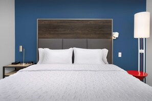In-room safe, desk, blackout curtains, iron/ironing board - Tru by Hilton Orangeburg (Orangeburg)