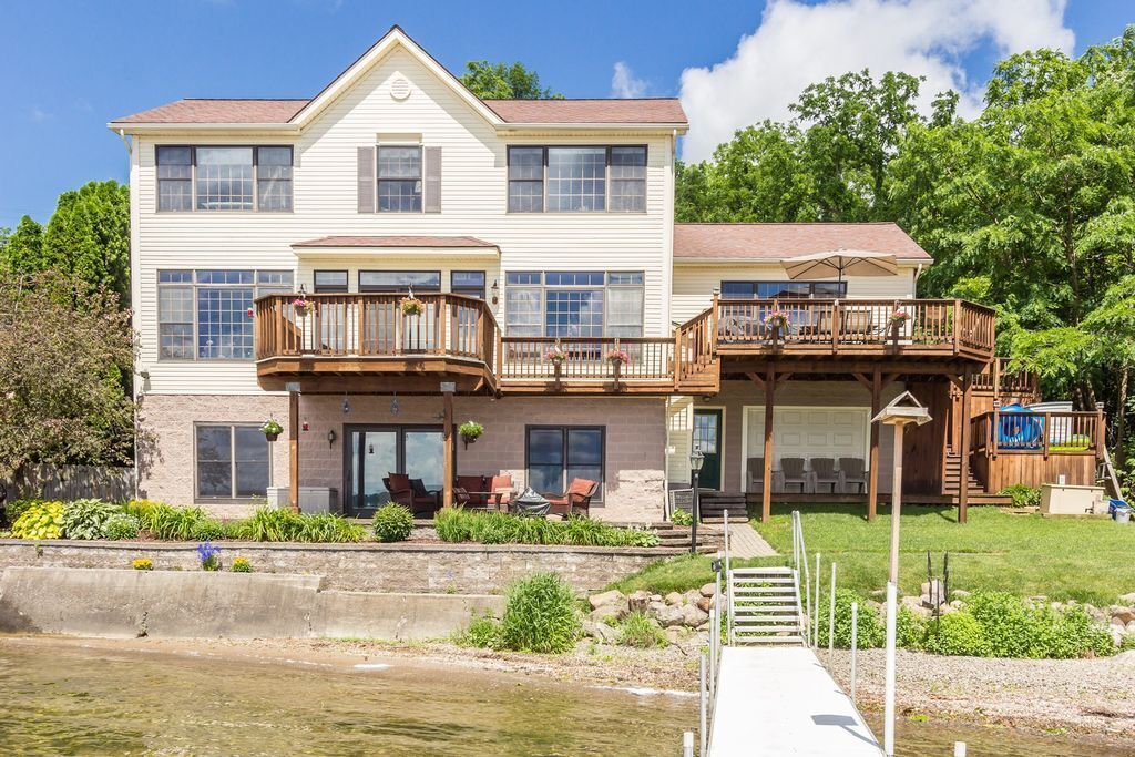 Roomy Easy Living Conesus Lake Front Home!