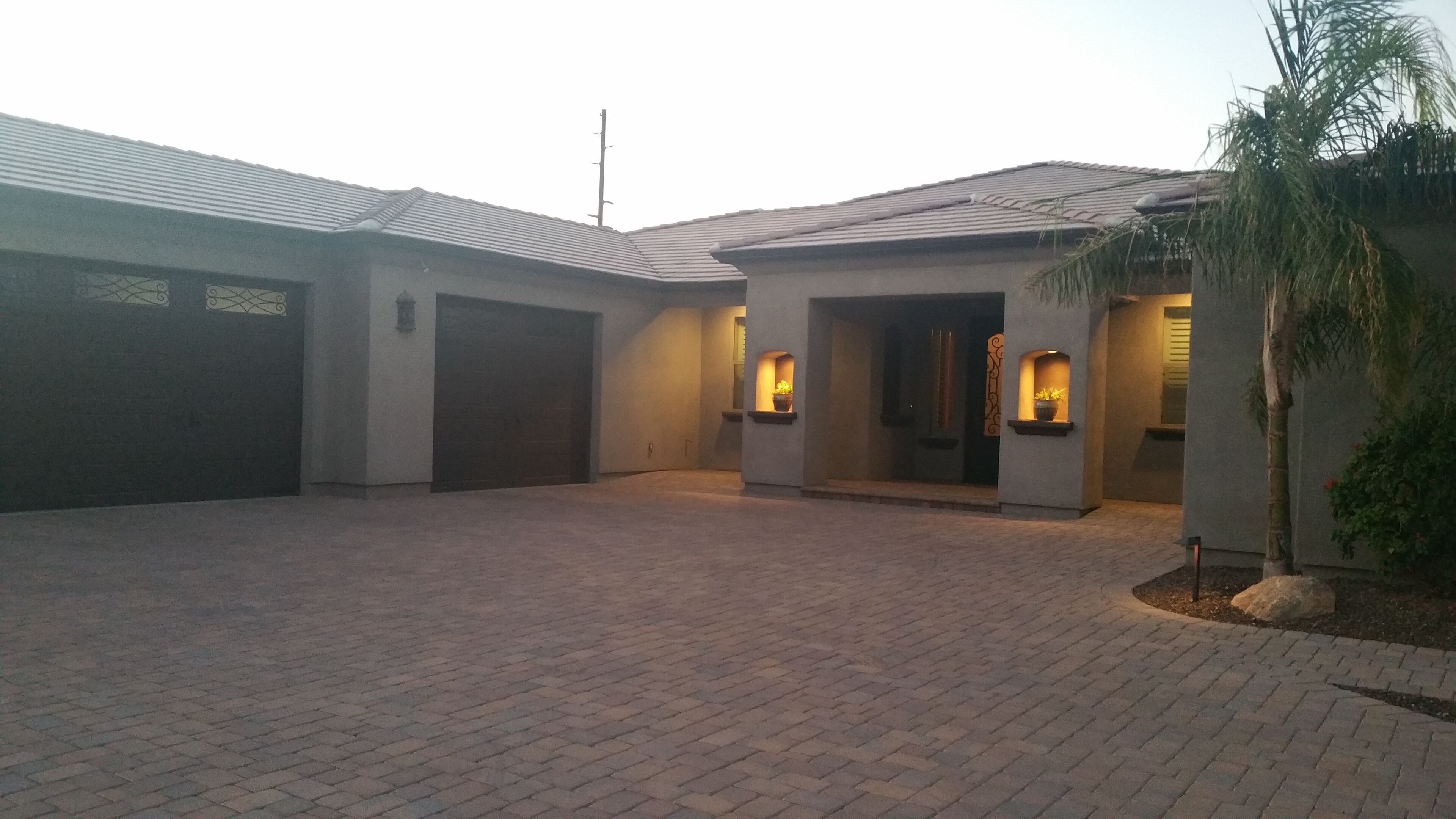 Spacious Phoenix home with private pool and hot tub.30 min to Civic center