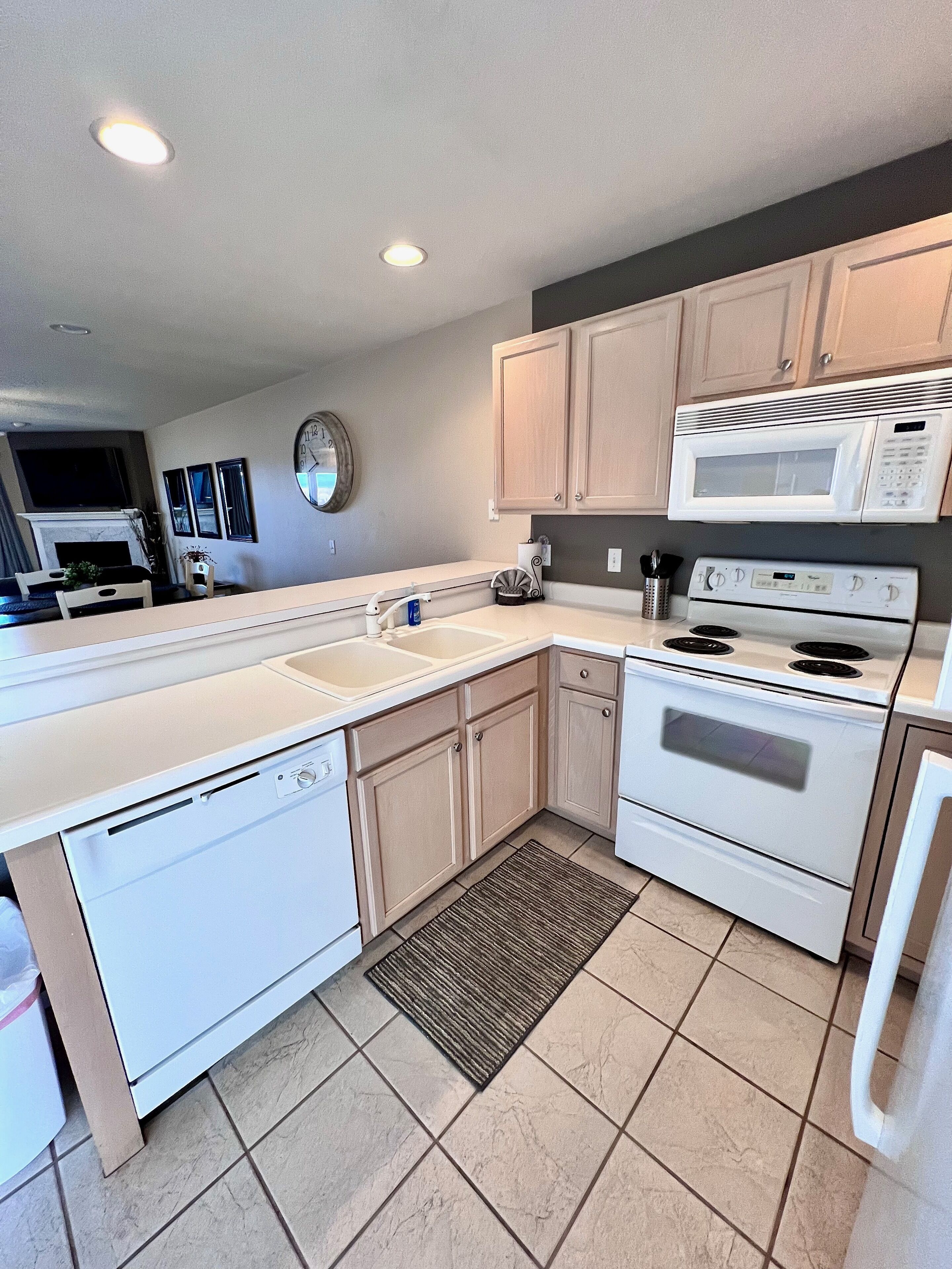 SUNSET VIEW FOR MILES! Main Channel 2 Bed, 2 Bath-Sleeps 6- VERY CLEAN!