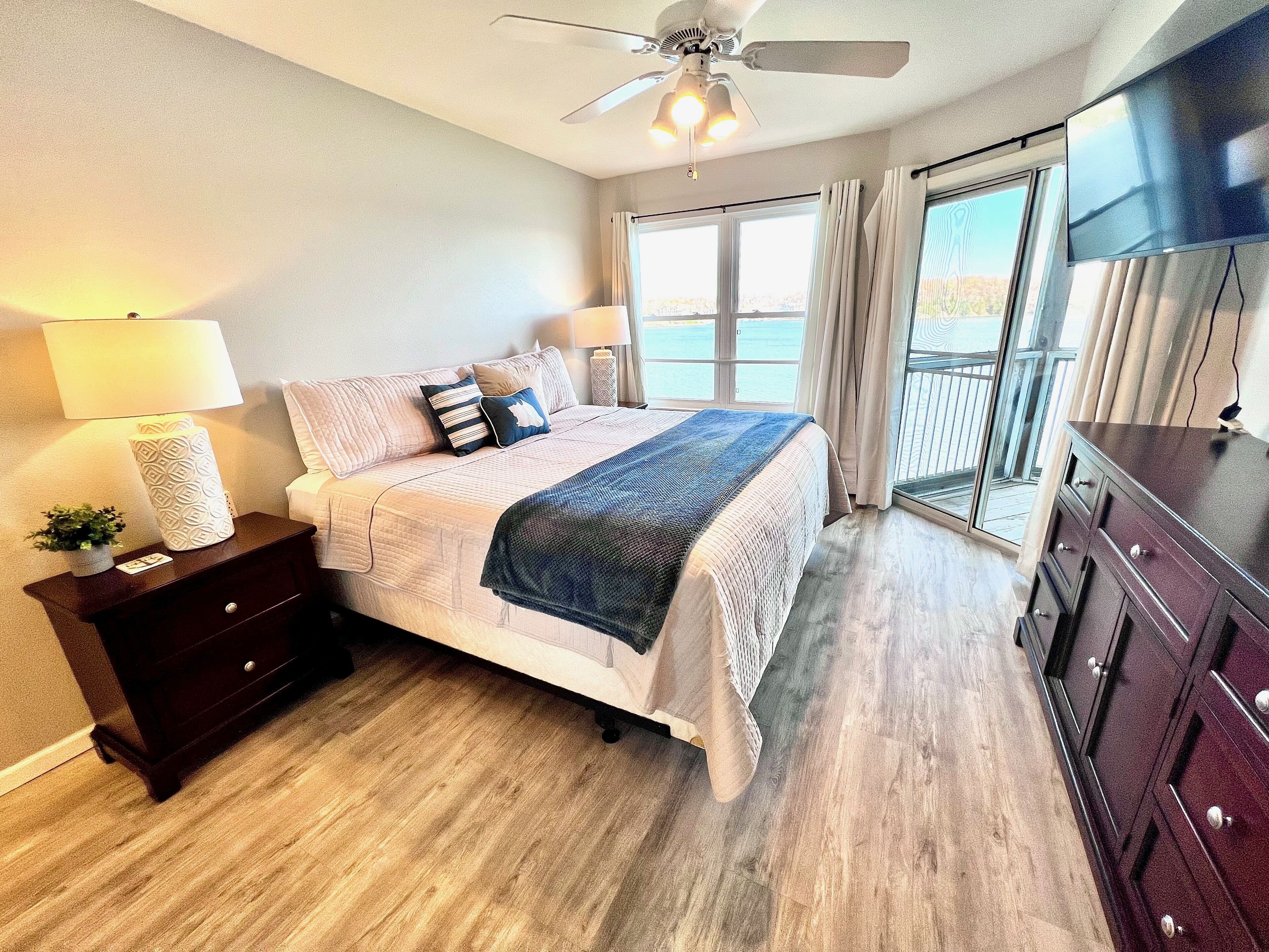 SUNSET VIEW FOR MILES! Main Channel 2 Bed, 2 Bath-Sleeps 6- VERY CLEAN!