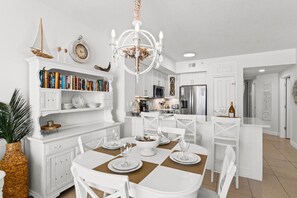 Dining - Beachfront Luxury, 2 King Suites, Free Beach Chairs Seasonal (Panama City Beach)