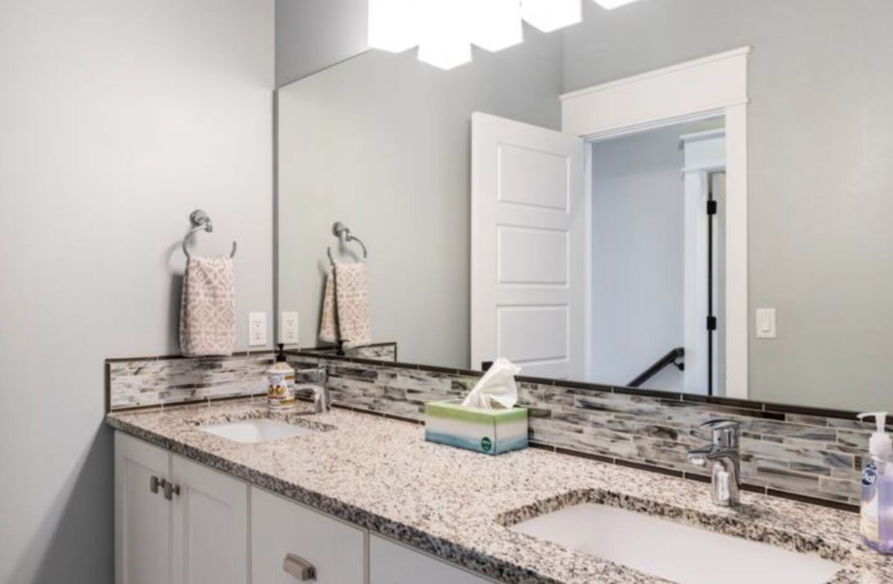 1-bedroom Full Luxury Guest Home In Salt Lake City, Gorgeous Views, close to Fwy