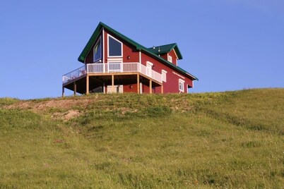 Reunion Cabin at the St. Mary River (Children stay for free so book 0 Children)
