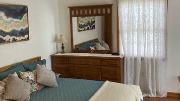 4 habitaciones, tabla de planchar con plancha, cuna de viaje y wifi