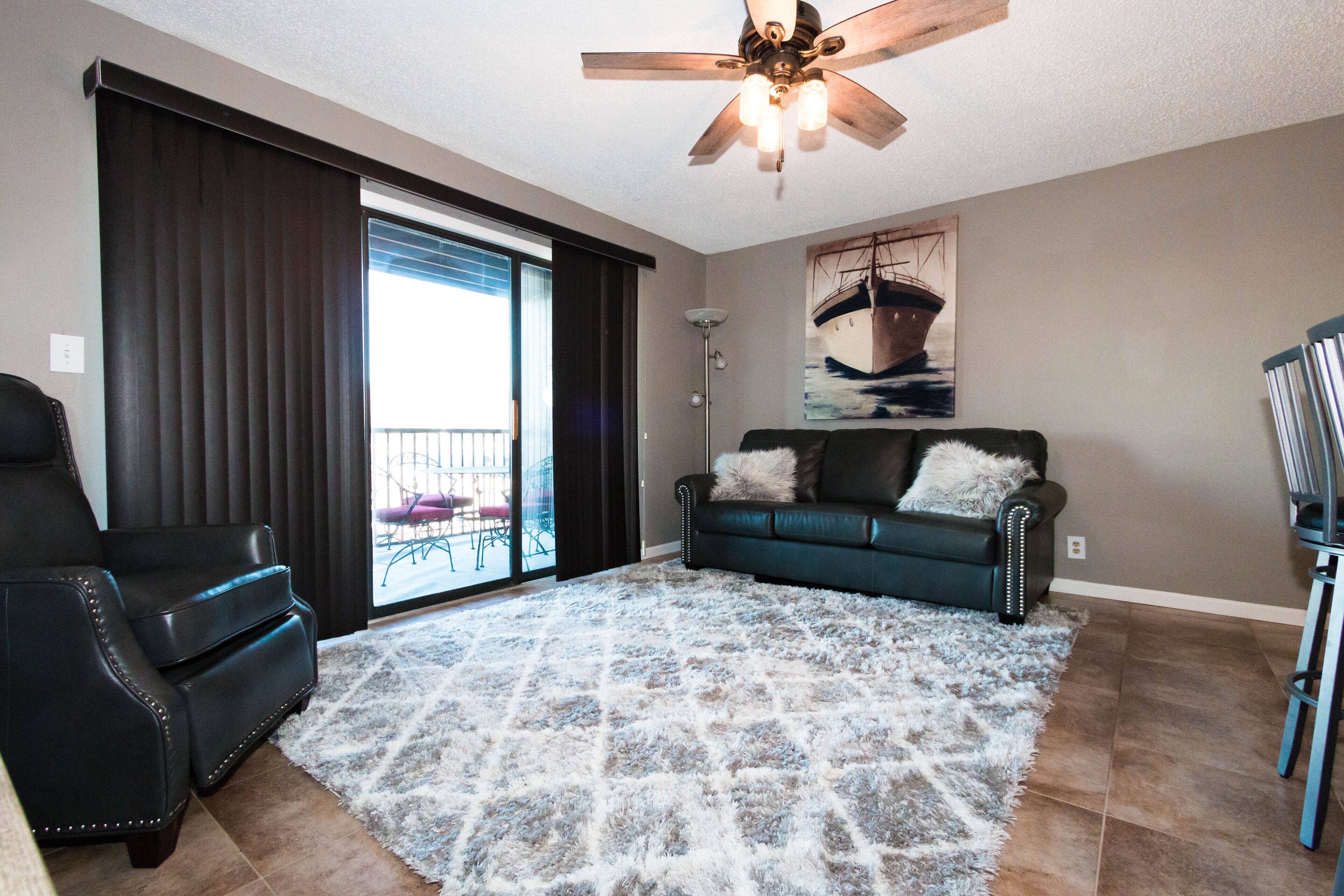 Newly Remodeled*SLEEPS 4* Waterfront with GREAT View of lake and Main channel