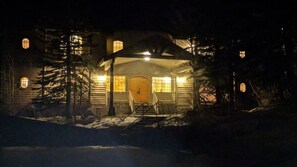 Exterior - Gorgeous Condo Steps to Canyon Lodge – Hot Tub, Sauna, Private Garage & More (Mammoth)