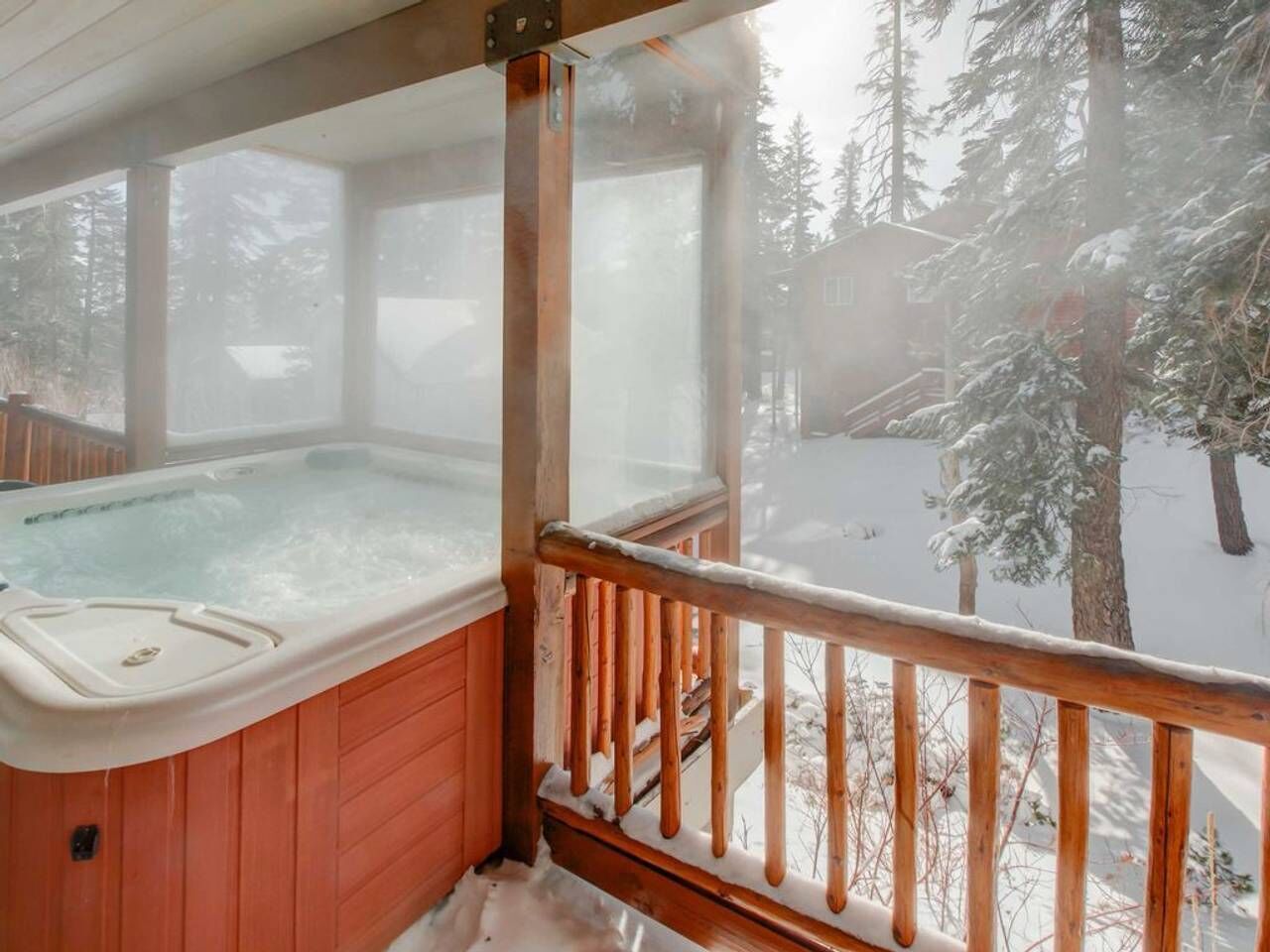 Gorgeous Home Year-around - Steps to Canyon - Hottub/Sauna/Garage