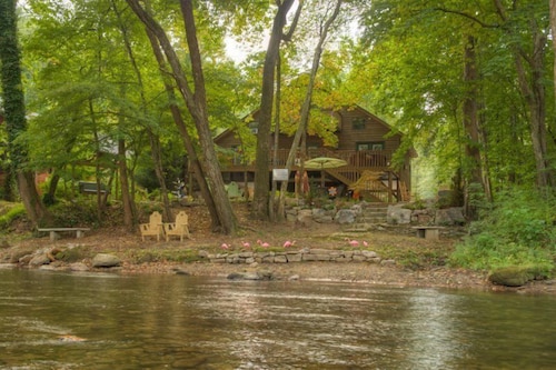 Luxury Cabin On The Chattahoochee River - Short Walk To Downtown Helen