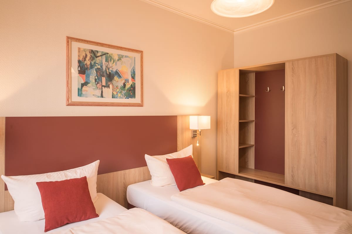 Tweepersoonskamer | Een bureau, gratis wifi, beddengoed