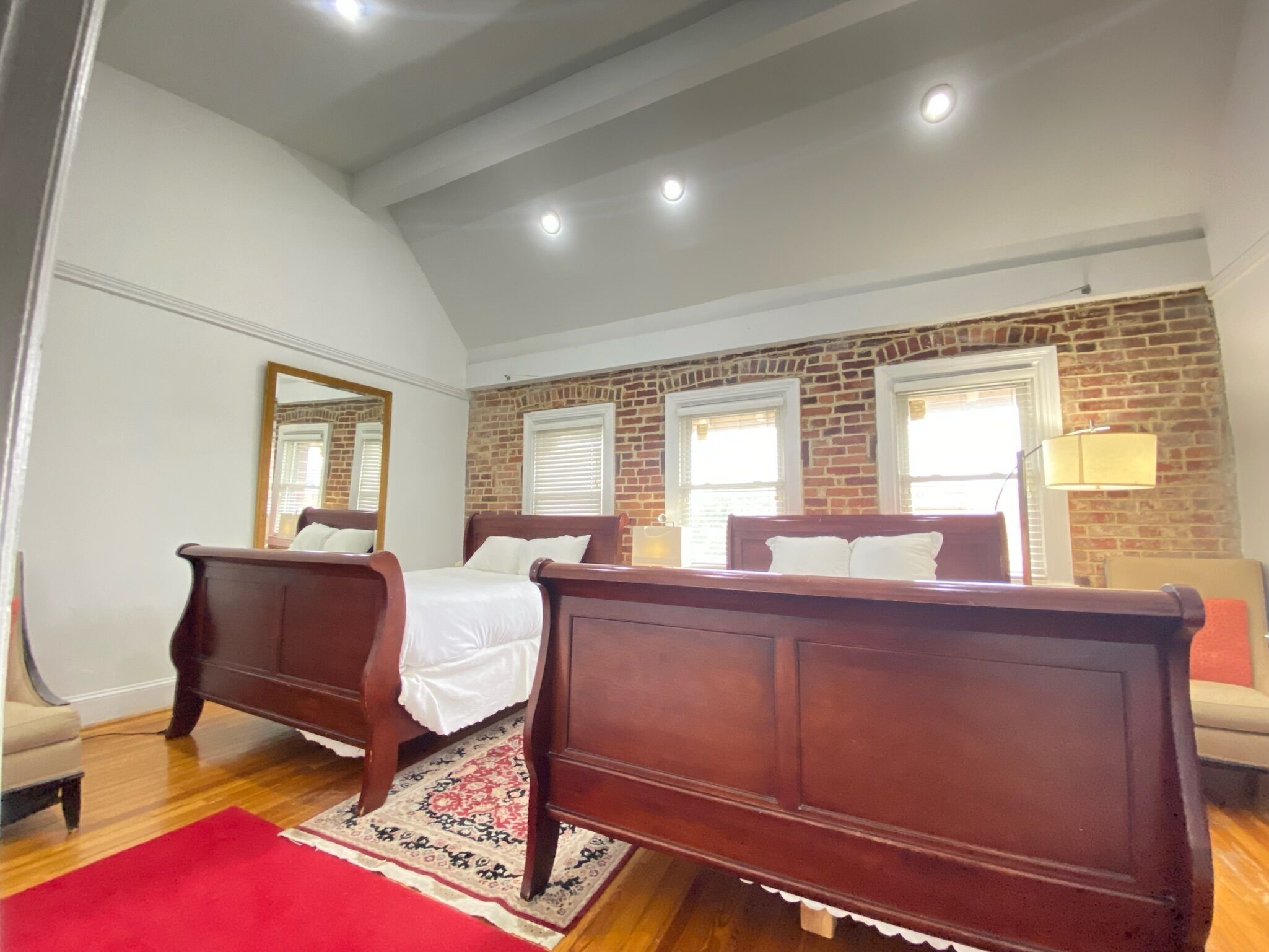 Good Night - Metro, 10 min ride to downtown, White House