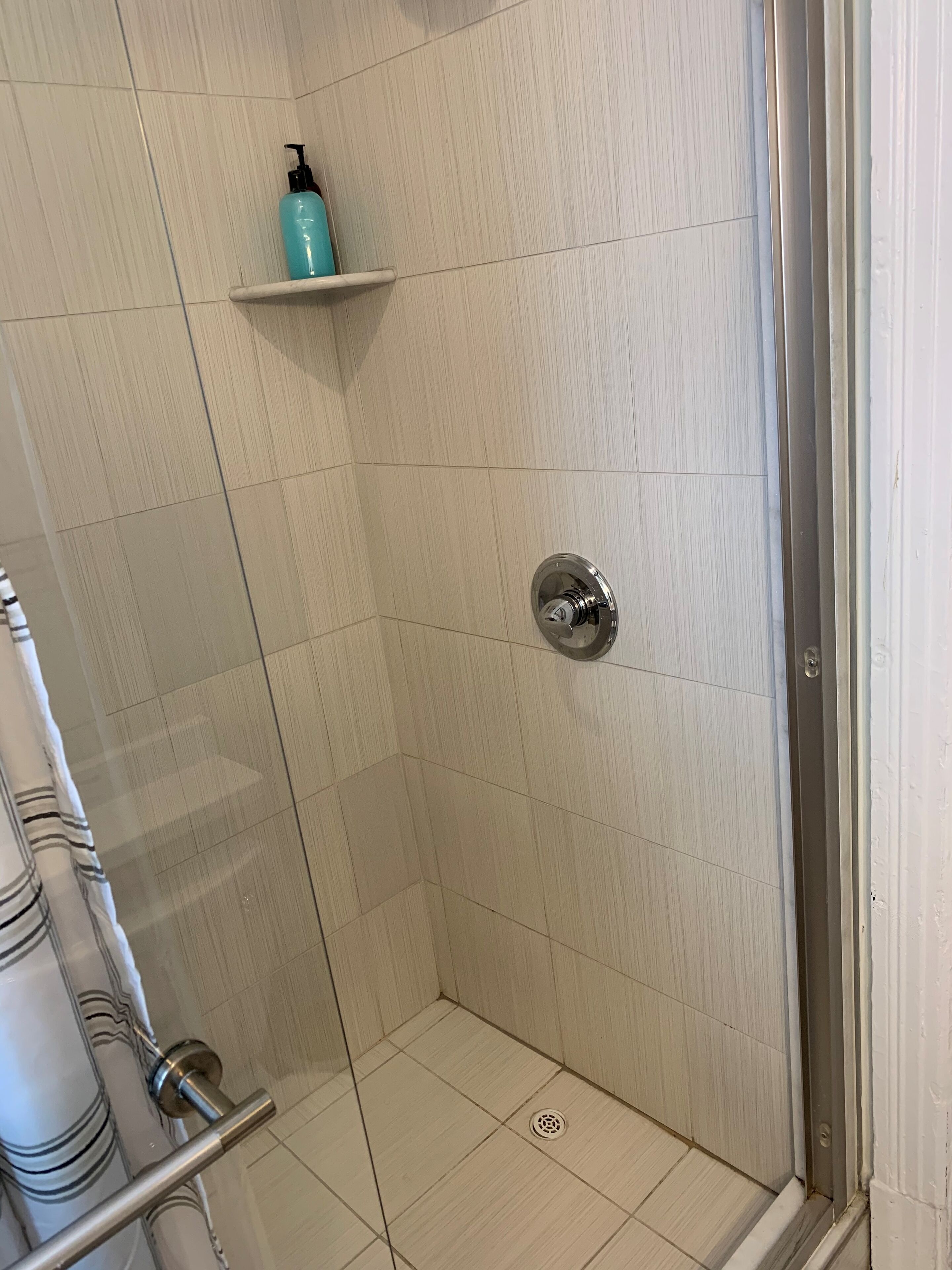 Good Night - Metro, 10 min ride to downtown, White House