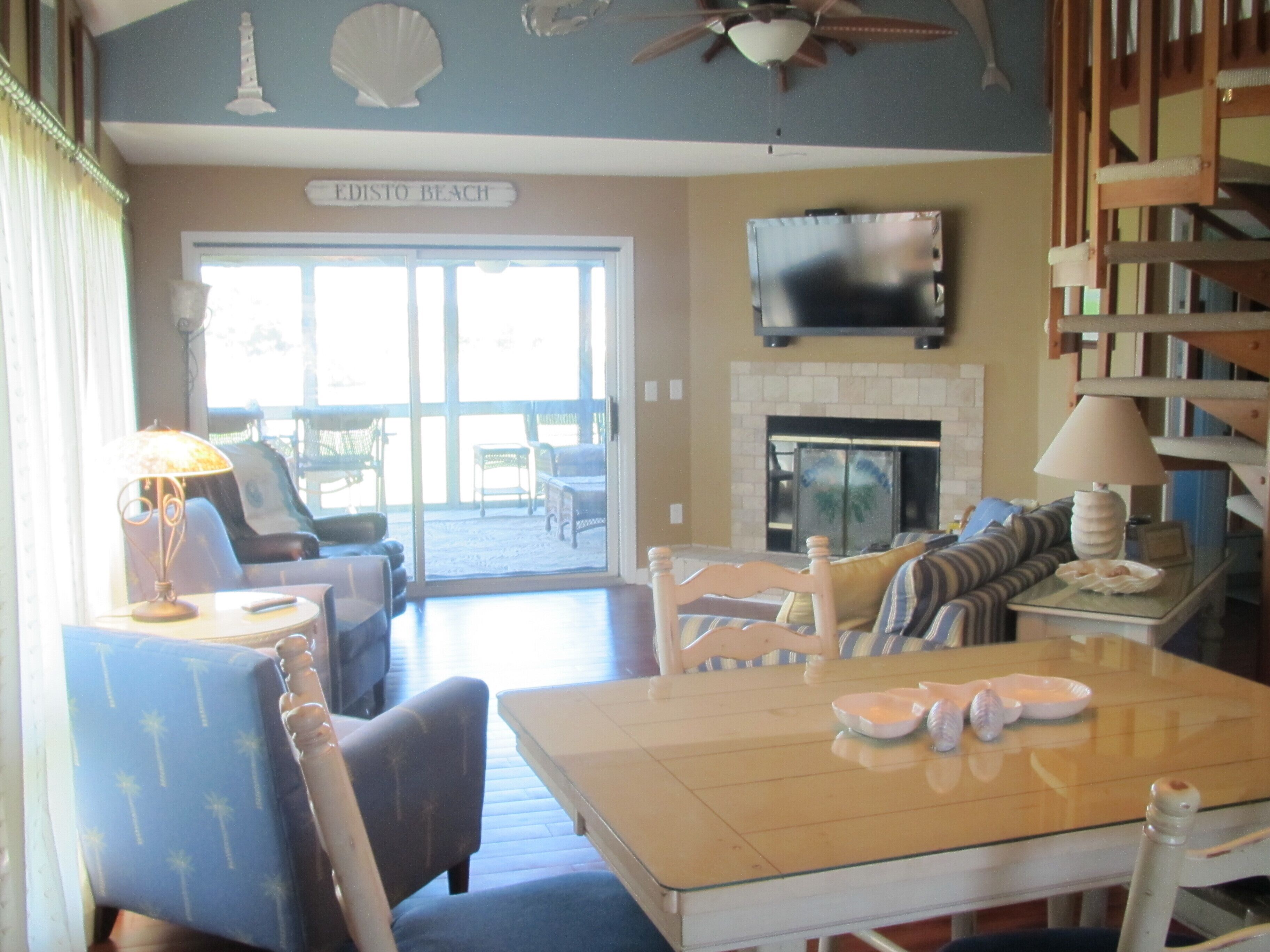 Smart TV, fireplace, DVD player, books
