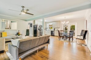 TV, offices - Atlanta's Luxe 6-Bedroom Haven (Decatur)