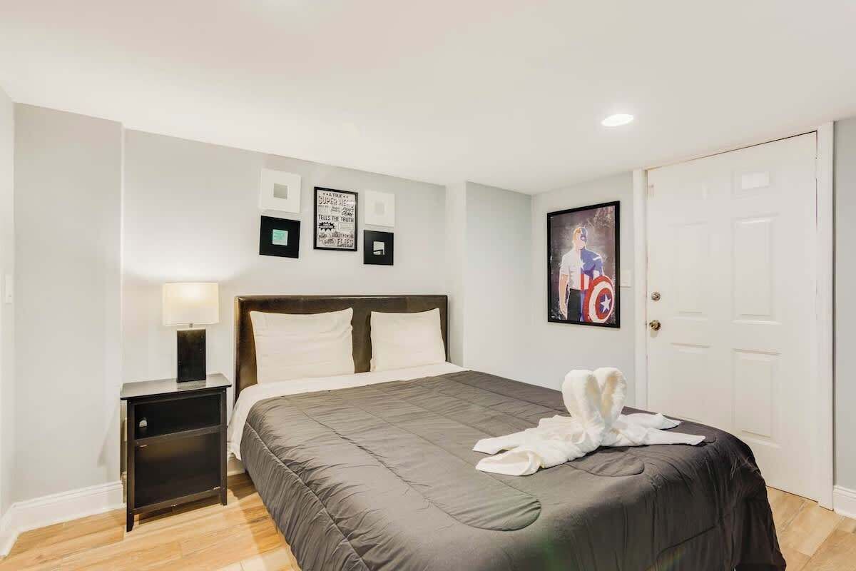 6 slaapkamers, een strijkplank/strijkijzer, wifi, beddengoed