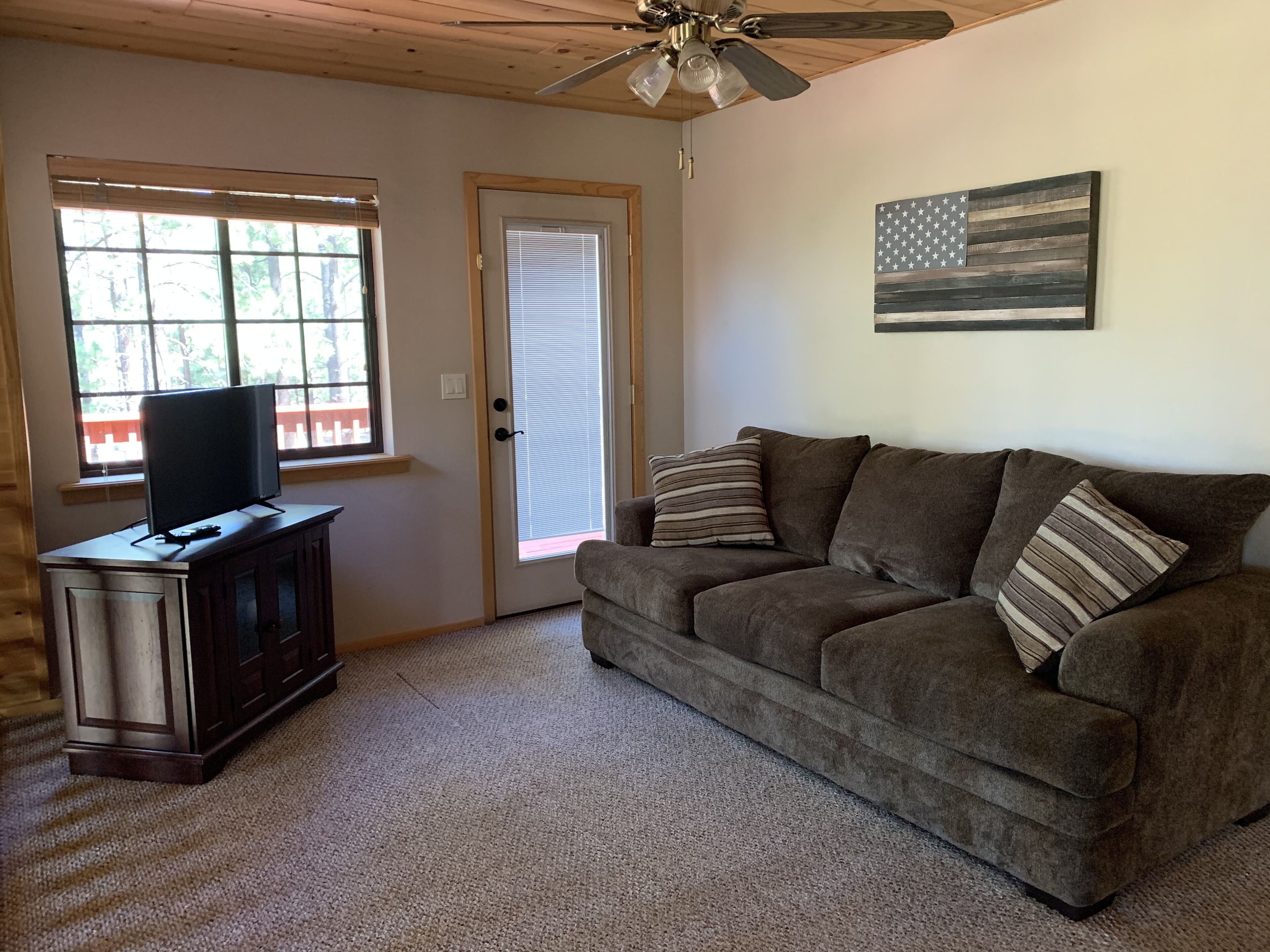 FAMILY SIZE CABIN IN THE PINES