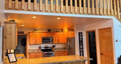 FAMILY SIZE CABIN IN THE PINES