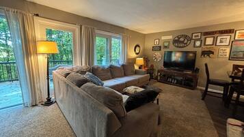 Smart TV, fireplace, DVD player, table tennis