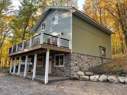 4 Bedroom, 2 Bath  Wooded Getaway