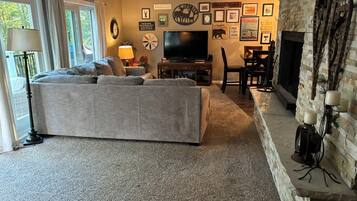 Smart TV, fireplace, DVD player, table tennis