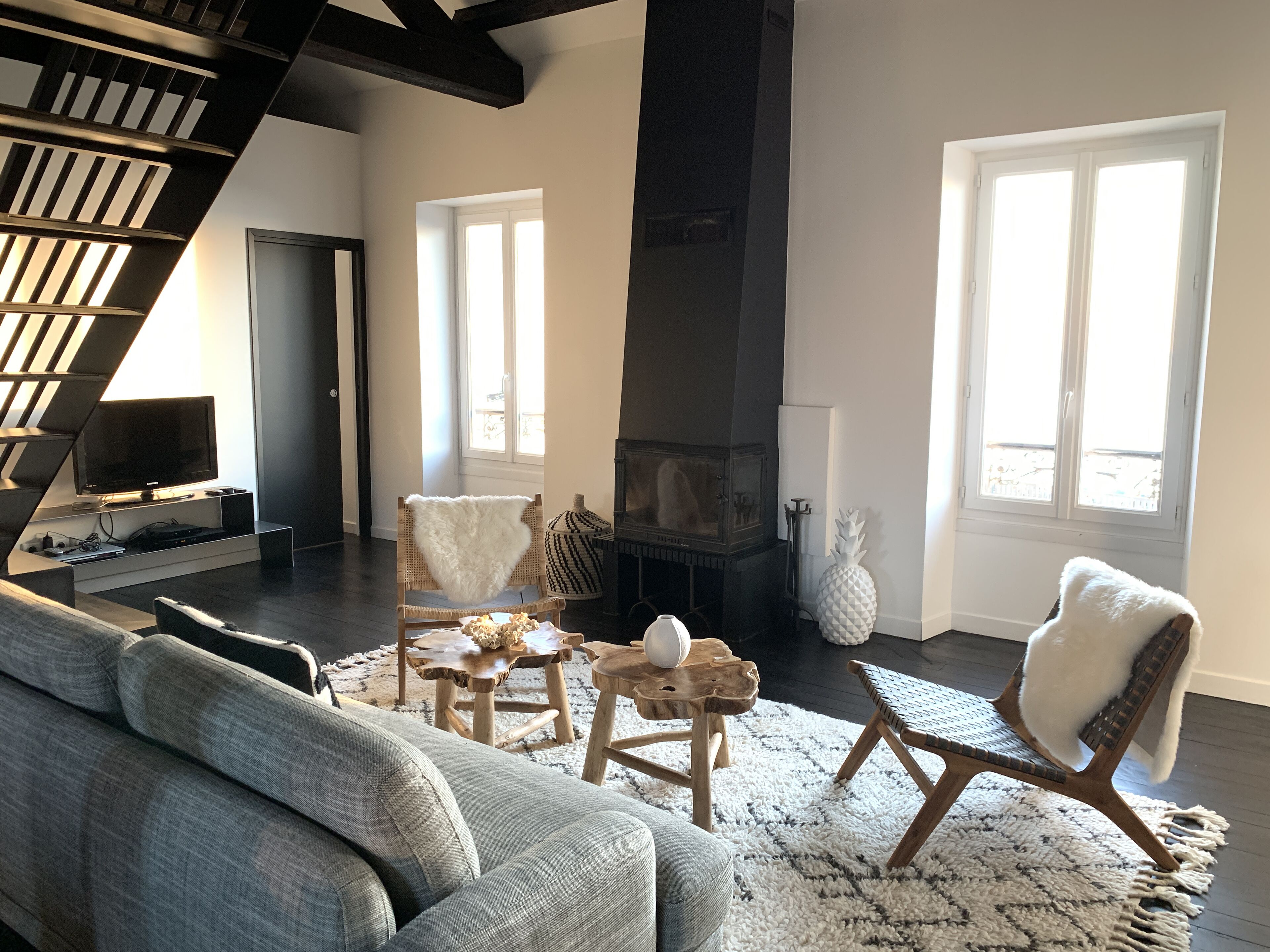 Beautiful Biarritz Ocean View Loft Apartment-Steps from the ocean!