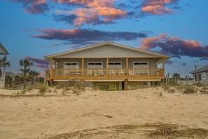 Exterior - Beautiful OceanFront Home 4BR!  Large Covered Porch! Relax! (Edisto Beach)