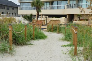 Property grounds - Shoreham Towers II 9D Beautiful Oceanfront Views (North Myrtle Beach)