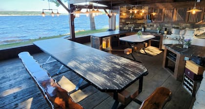 Kemp's Rentals Luxurious Executive Retreat Portage Lake-Beach-Firepit & Pavilion