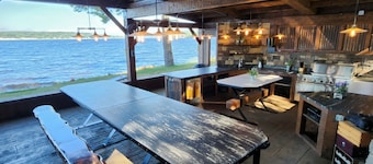 Kemp's Rentals Luxurious Executive Retreat Portage Lake-Beach-Firepit & Pavilion