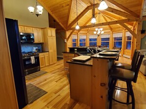 冷蔵庫、電子レンジ、オーブン、コン�ロ