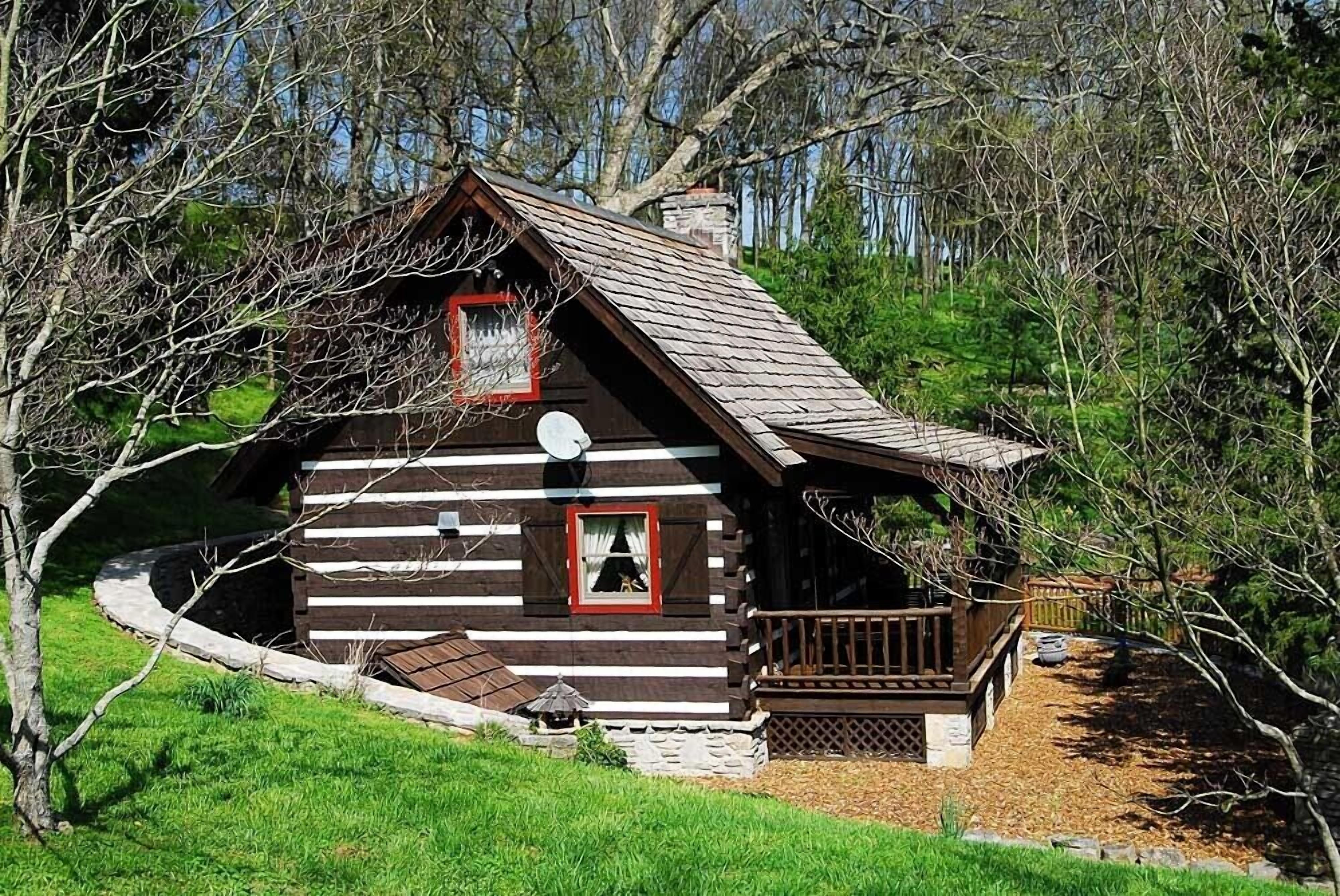 100 Acres-Wildlife Galore! Convenient to Nashville & Opryland