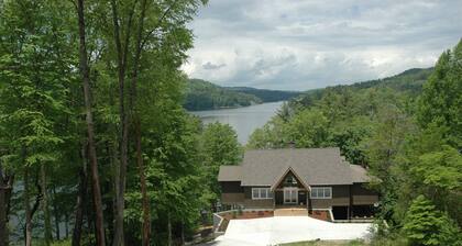 Modern Luxury Mountain Lakside Getaway on Lake Glenville, NC