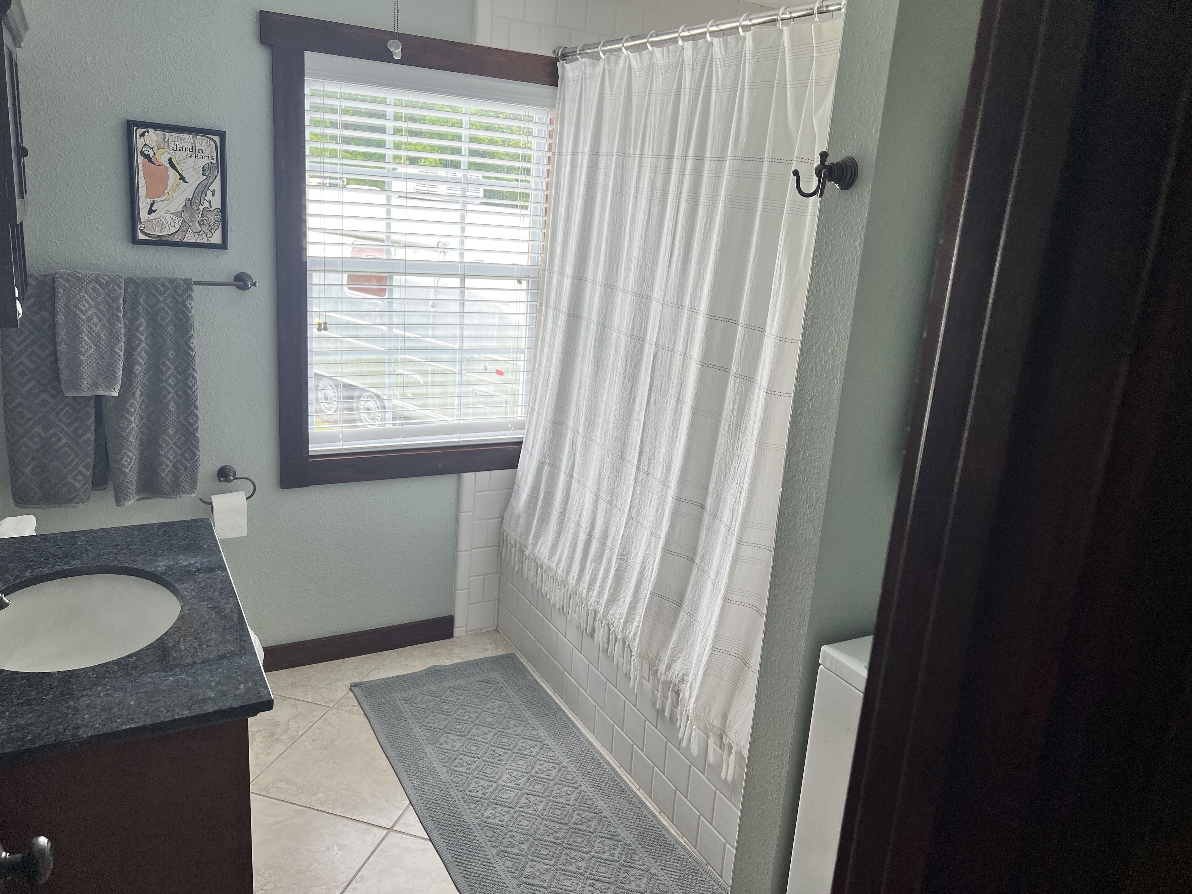 Updated Cabin On Over 10 Acres In Round Top 