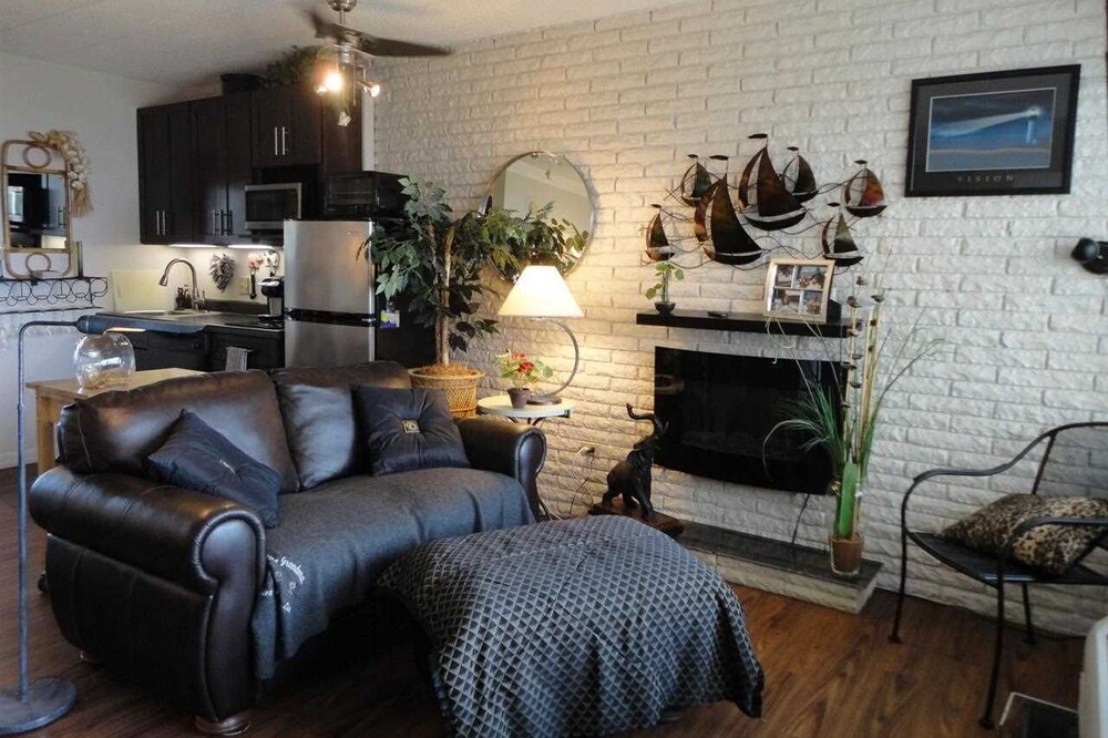 One Bed, With Kitchenette, Bathroom.