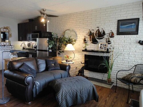 One Bed, With Kitchenette, Bathroom.