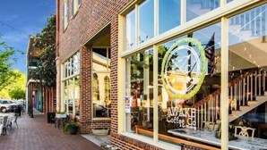 Exterior - Pool retreat near Atlanta, sleeps 14 (Decatur)
