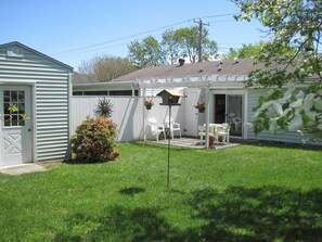 Outdoor dining - In-town Lewes location is near shops, museums, parks, bay and ocean beaches. (Lewes)