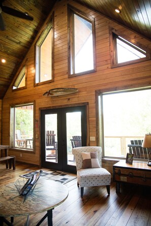 TV, DVD player - Cabin on Water!!GORGEOUS! Best property on the Caddo River In Glenwood Arkansas! (Glenwood)