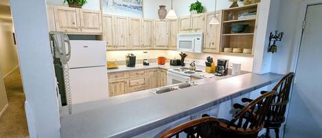 Refrigerador, microondas, horno, placa de cocina