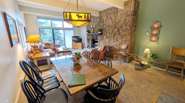 Interior - Spacious Condo w/ FREE WiFi, Parking, Heated Pool, Hot Tubs, Skier Shuttles (Avon)