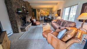 TV, fireplace, DVD player - Spacious Condo w/ FREE WiFi, Parking, Heated Pool, Hot Tubs, Skier Shuttles (Avon)