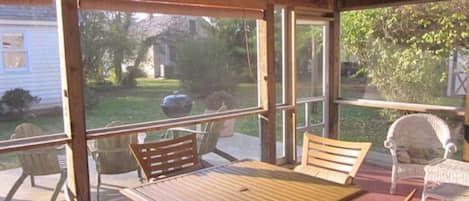 屋外ダイニングエリア