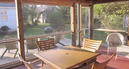 Premier St. Michaels Cottage - T. Blades House - Walk to Everything in Town