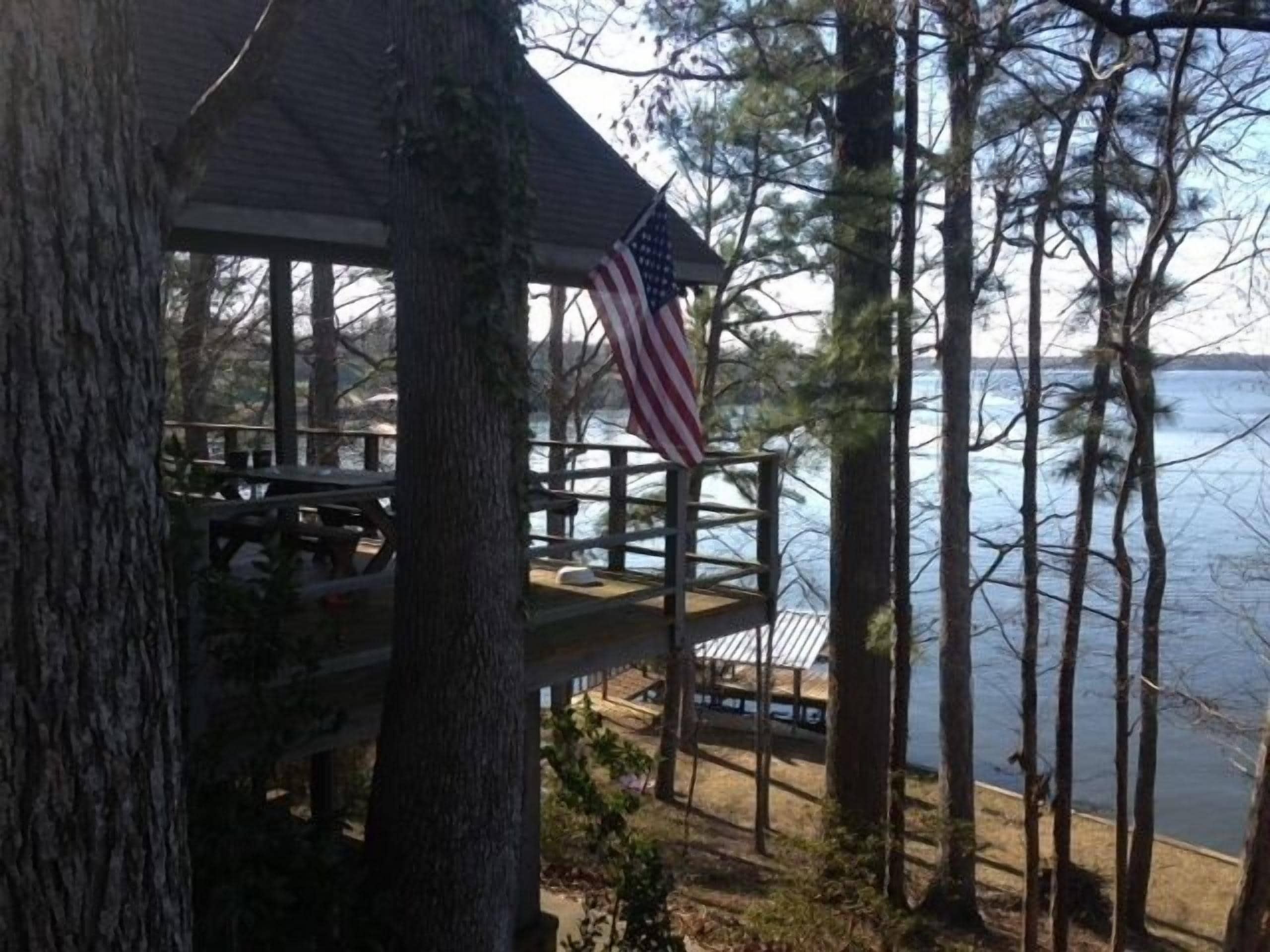 WOODED HILLSIDE LAKE HOUSE