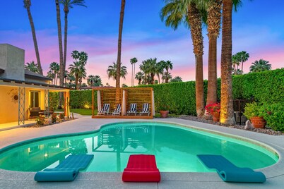 New Private Resort! Steps from downtown! Expresso! Views! Pool! EV Charger!