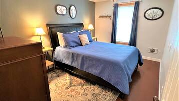 4 bedrooms, desk, iron/ironing board, WiFi