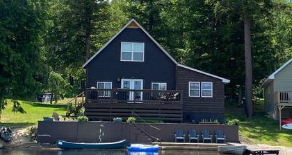 Peaceful Cottage on the Water ~ Kayaks, SUP Board, Paddle Boat, Hot Tub, Sauna