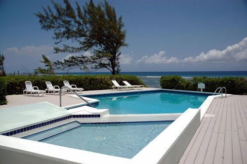 "Cayman Breeze" - 2BR Oceanfront Condo w/ Quiet Setting near Rum Point